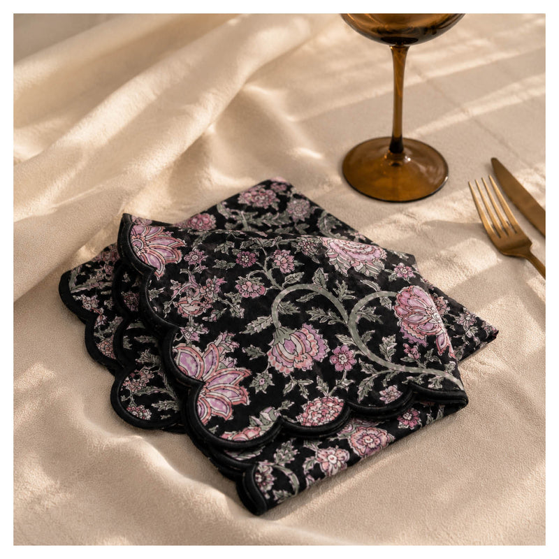 Floral Scalloped Cotton Napkins – Black